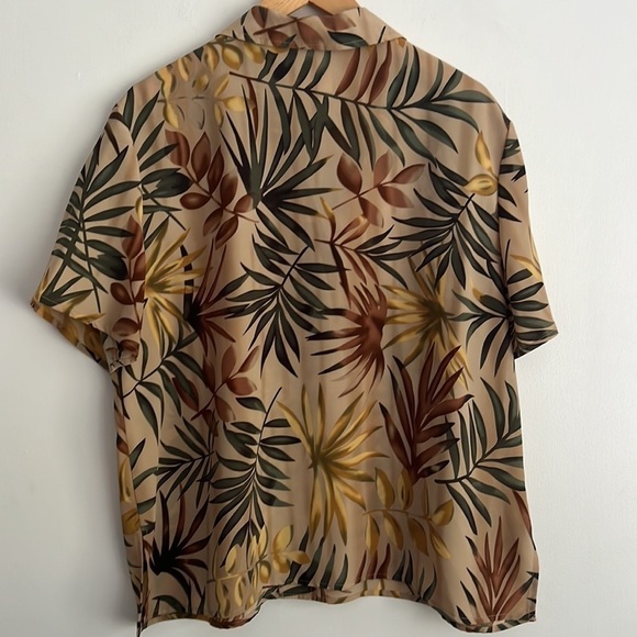 Tradition Short Sleeve Blouse - Picture 3 of 3